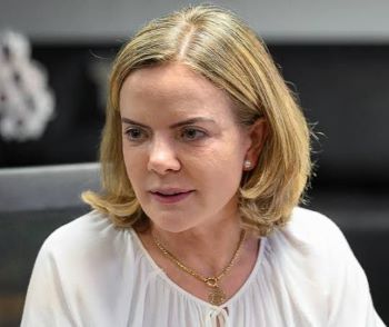 Deputada Federal Gleisi Hoffmann apoia a reabertura da Fafen PR