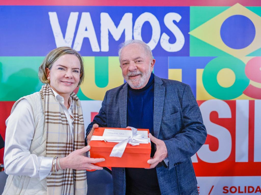 LULA RECEBE REIVINDICAÇÕES DO SINDIMONT